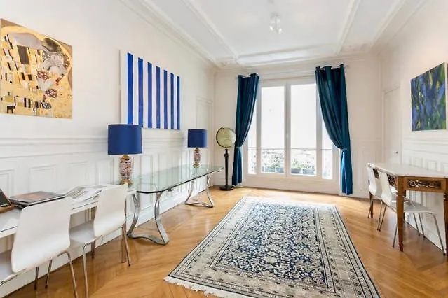 Charming Bedroom * פריז