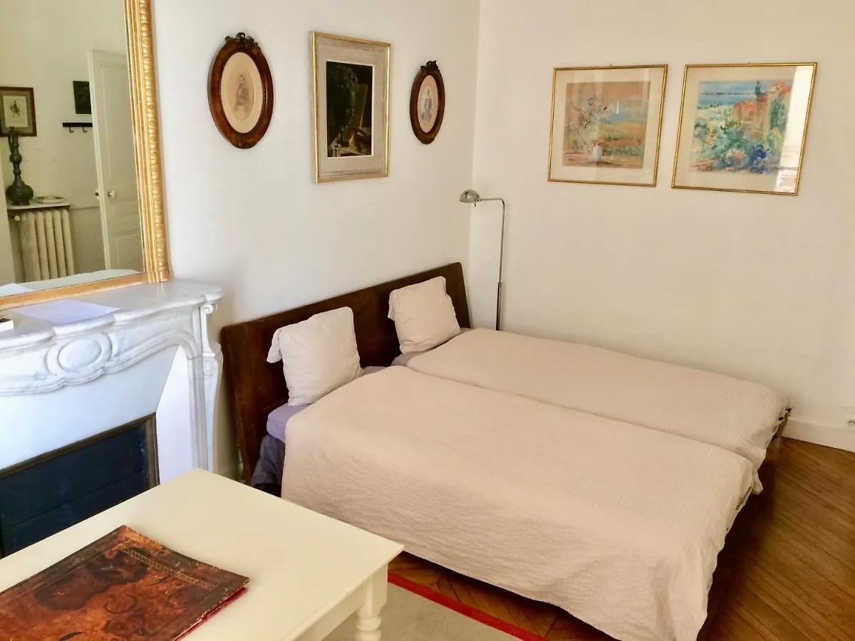 Charming Bedroom בית אירוח פריז