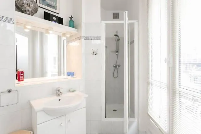 Charming Bedroom בית אירוח פריז